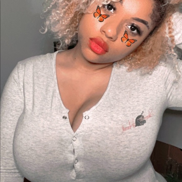 Custom “SLEEPYHEAD” logo onesie - Picture 6 of 9